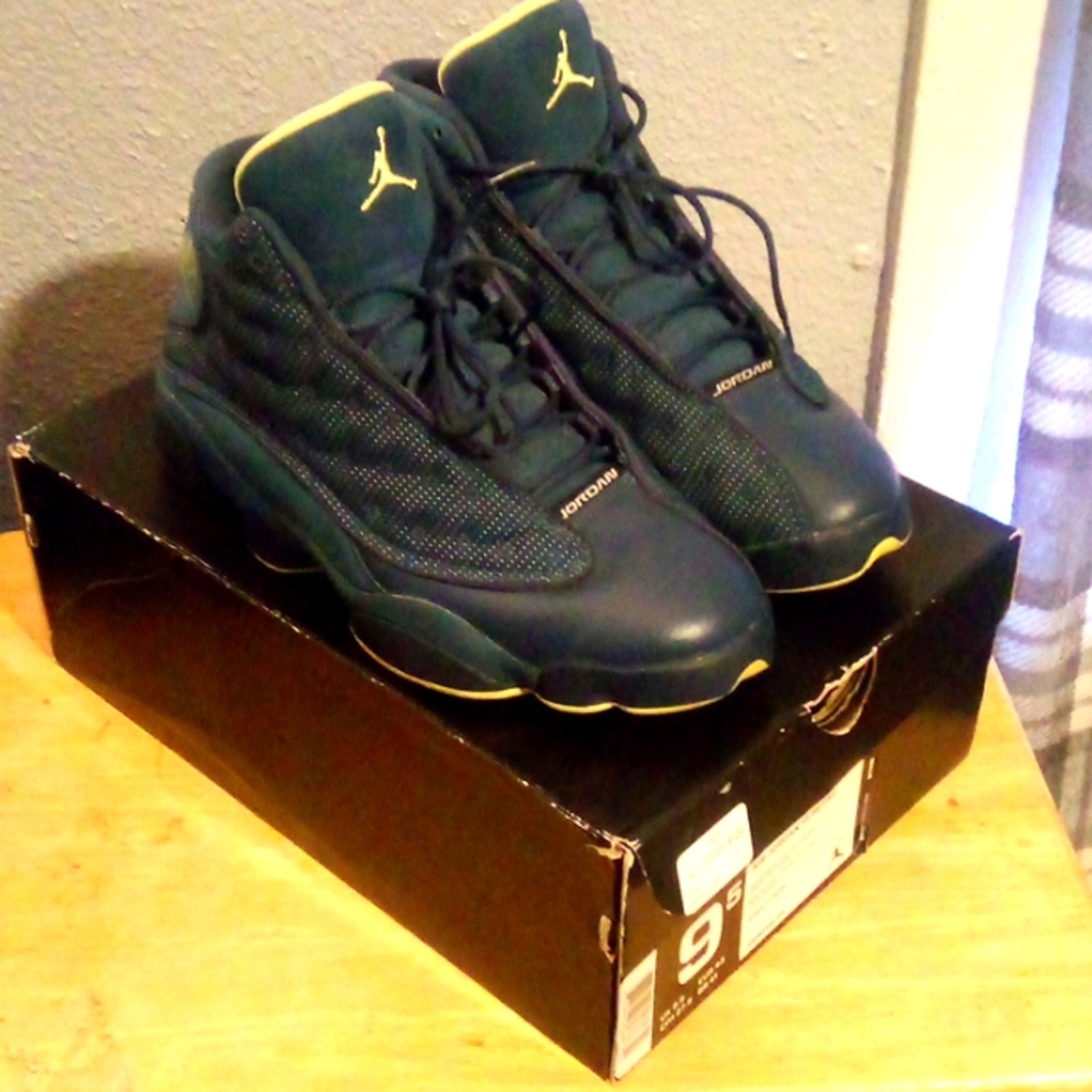 Air Jordan 13 Squadron Blue